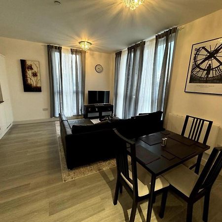 Cozy Bracknell Apartment With Modern Amenities Eksteriør bilde