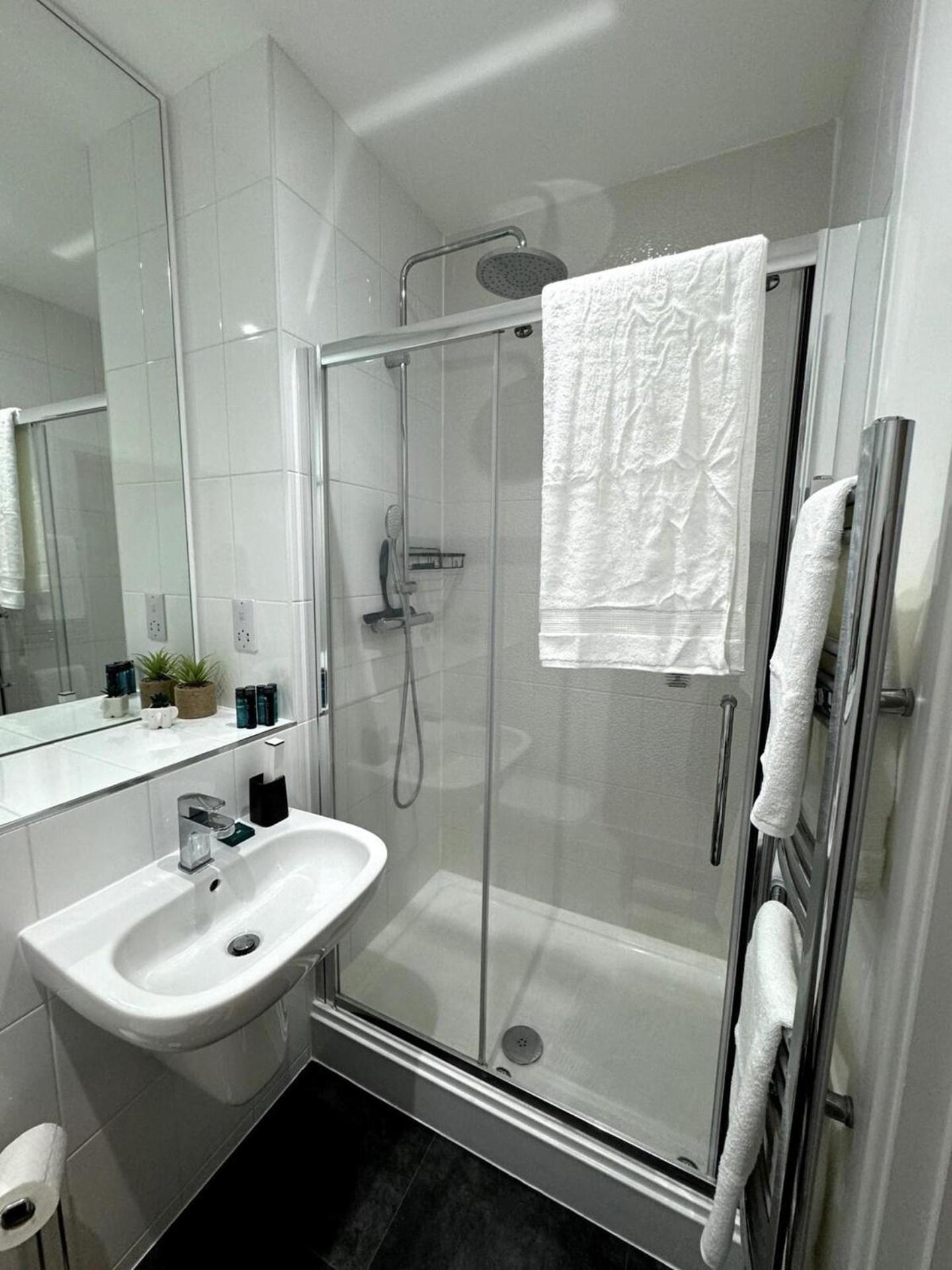 Cozy Bracknell Apartment With Modern Amenities Eksteriør bilde